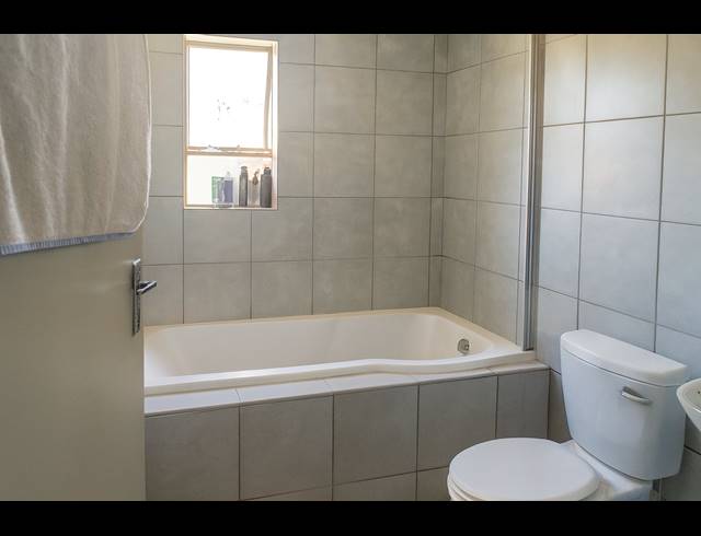 2 bed property to rent in HEUWELOORD